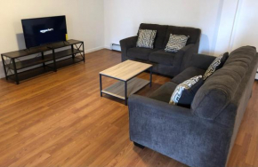 Large and private apartment, Sleeps up to 10 people, NYC train 5 min walk
